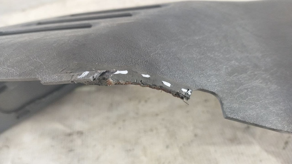 пластик салона б/у \ сколы - 4